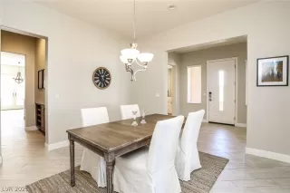 Photo #5: 2332790 Listing