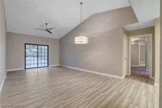 Photo #2: 2332798 Listing