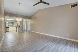 Photo #3: 2332798 Listing