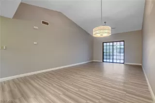 Photo #4: 2332798 Listing