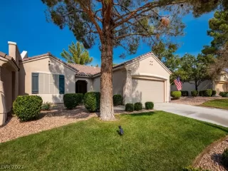 Photo #1: 2332808 Listing