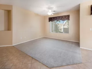 Photo #4: 2332808 Listing