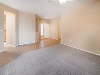 Photo #5: 2332808 Listing