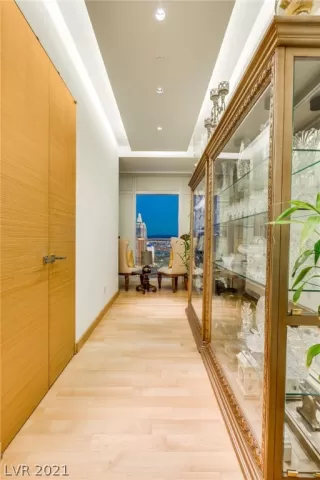 Photo #2: 2332812 Listing