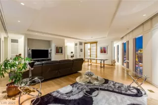 Photo #4: 2332812 Listing