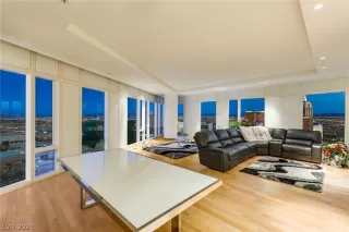 Photo #5: 2332812 Listing