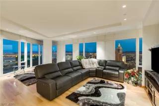 Photo #6: 2332812 Listing