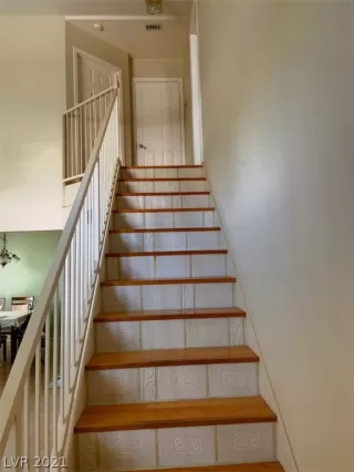 Photo #4: 2332835 Listing 