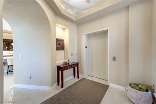 Photo #1: 2332852 Listing 