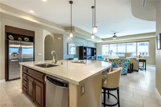 Photo #4: 2332852 Listing 