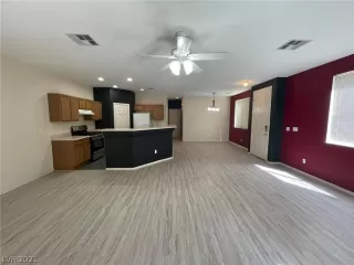 Photo #2: 2332859 Listing