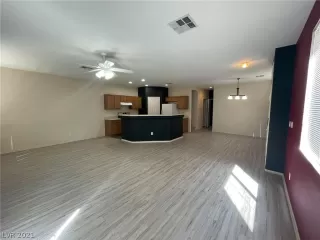 Photo #4: 2332859 Listing