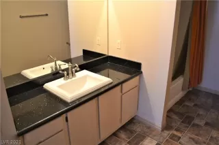 Photo #5: 2332872 Listing 