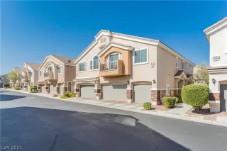 Photo #1: 2332890 Listing