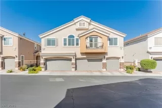 Photo #2: 2332890 Listing