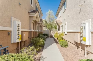 Photo #4: 2332890 Listing