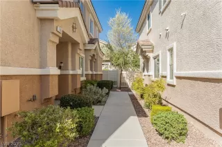 Photo #5: 2332890 Listing