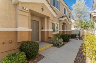 Photo #6: 2332890 Listing