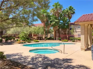 Photo #3: 2332893 Listing