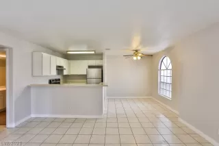 Photo #3: 2332908 Listing 