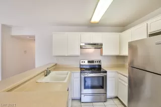 Photo #6: 2332908 Listing 