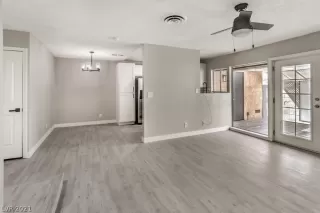 Photo #5: 2332915 Listing