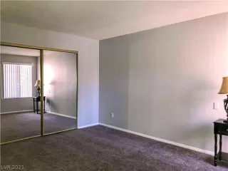 Photo #4: 2332917 Listing 