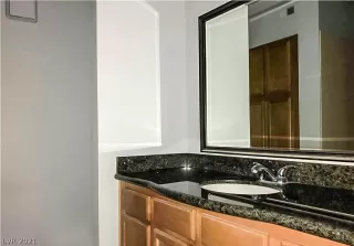 Photo #5: 2332917 Listing 