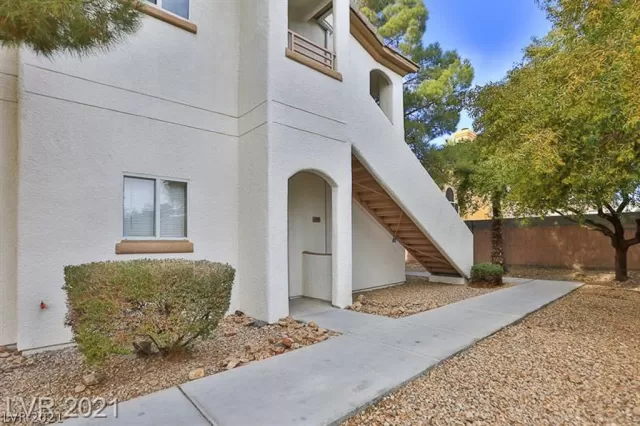 MLS: 2332921 Condo For Sale