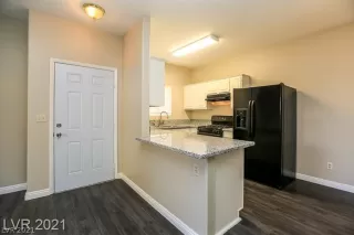 Photo #2: 2332921 Listing