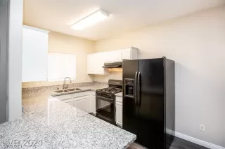 Photo #5: 2332921 Listing