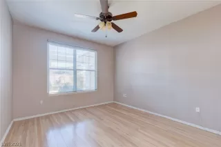 Photo #5: 2332933 Listing 