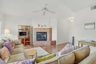 Photo #3: 2332934 Listing