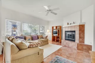 Photo #4: 2332934 Listing