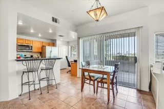 Photo #6: 2332934 Listing