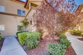 Photo #3: 2332939 Listing