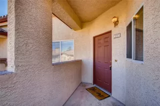 Photo #4: 2332939 Listing