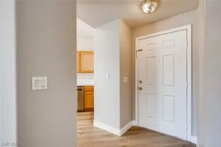 Photo #5: 2332939 Listing