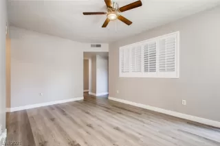 Photo #6: 2332939 Listing