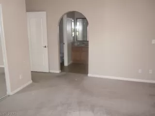 Photo #4: 2332941 Listing 