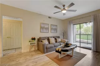 Photo #2: 2332942 Listing