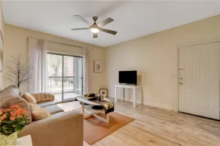 Photo #3: 2332942 Listing