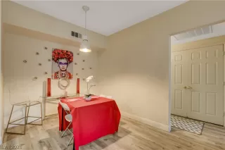 Photo #6: 2332942 Listing