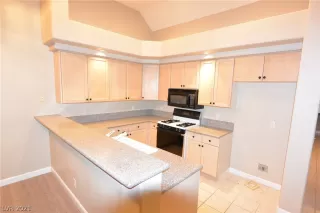 Photo #4: 2332966 Listing