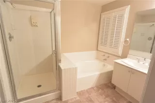 Photo #6: 2332966 Listing