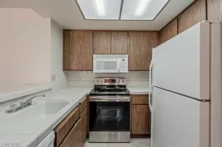 Photo #3: 2332976 Listing