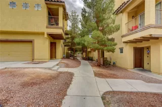 Photo #1: 2332982 Listing 