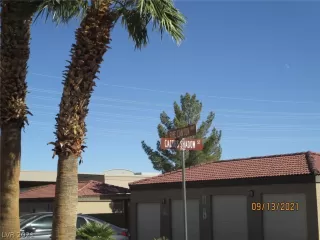 Photo #3: 2333010 Listing