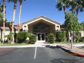 Photo #4: 2333010 Listing