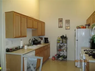 Photo #6: 2333010 Listing